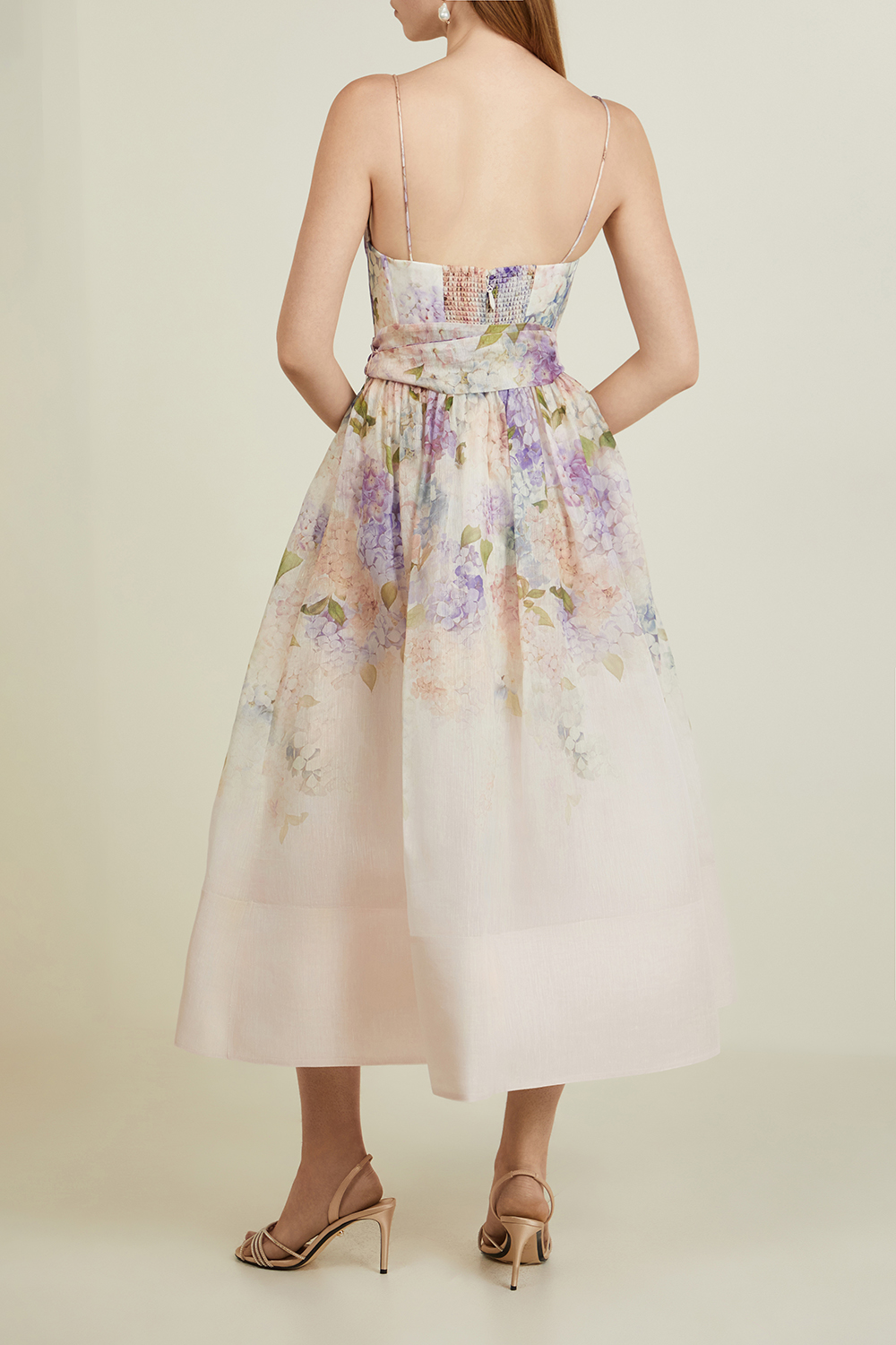 תמונת דוגמן אחורית של שמלת מחוך