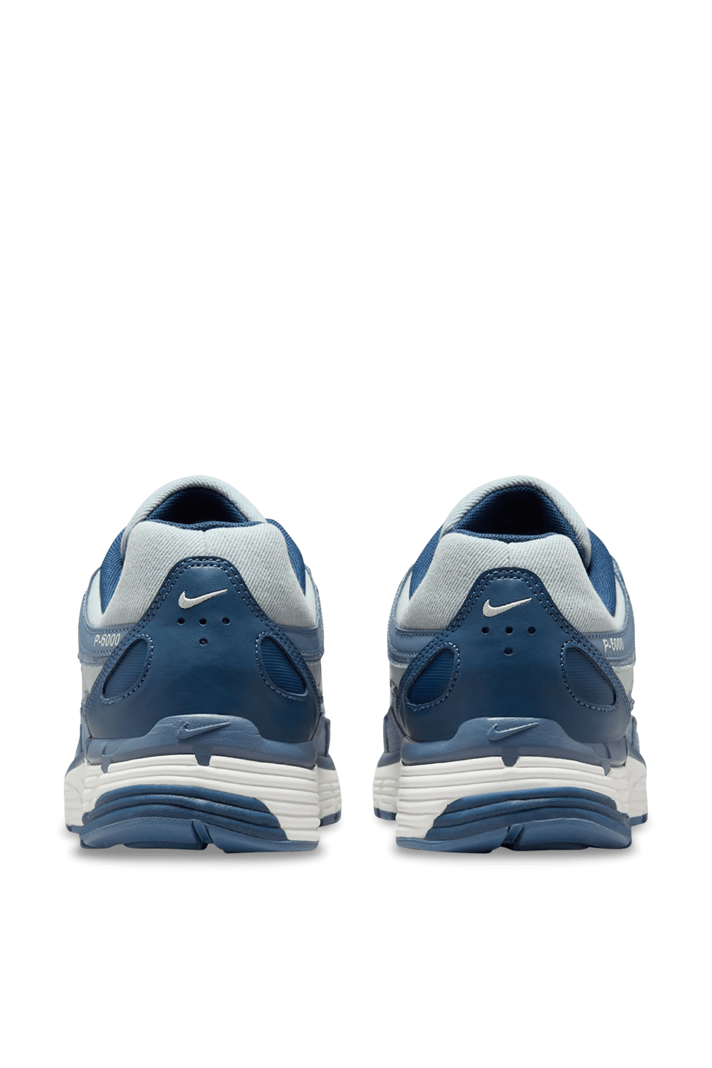 תמונת תקריב של נעלי ריצה פי - 6000