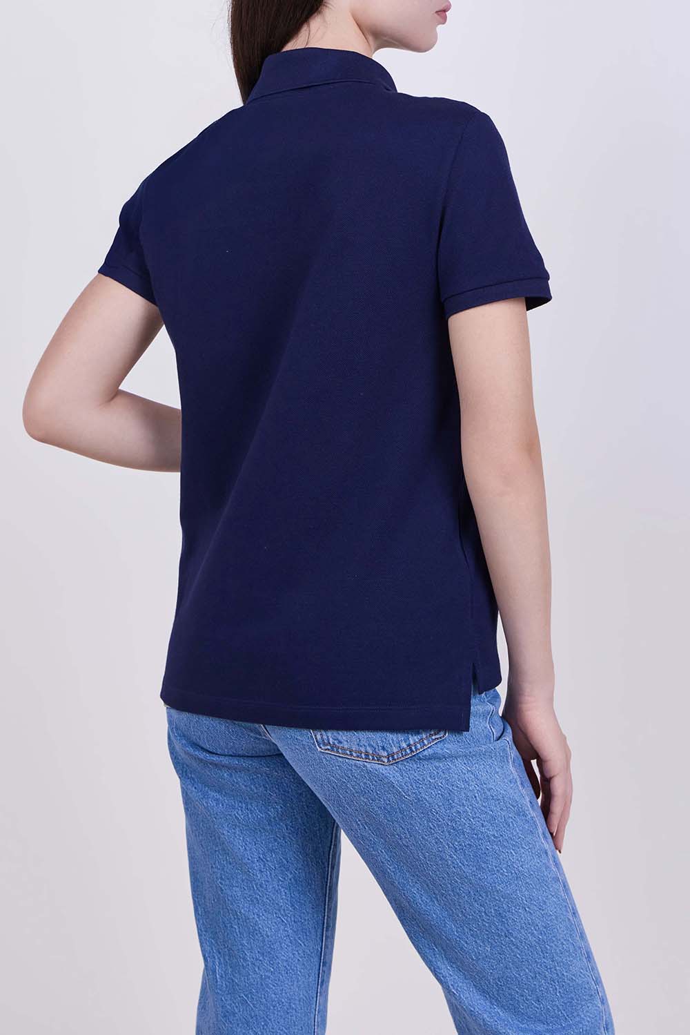 תמונת דוגמן אחורית של חולצת פולו