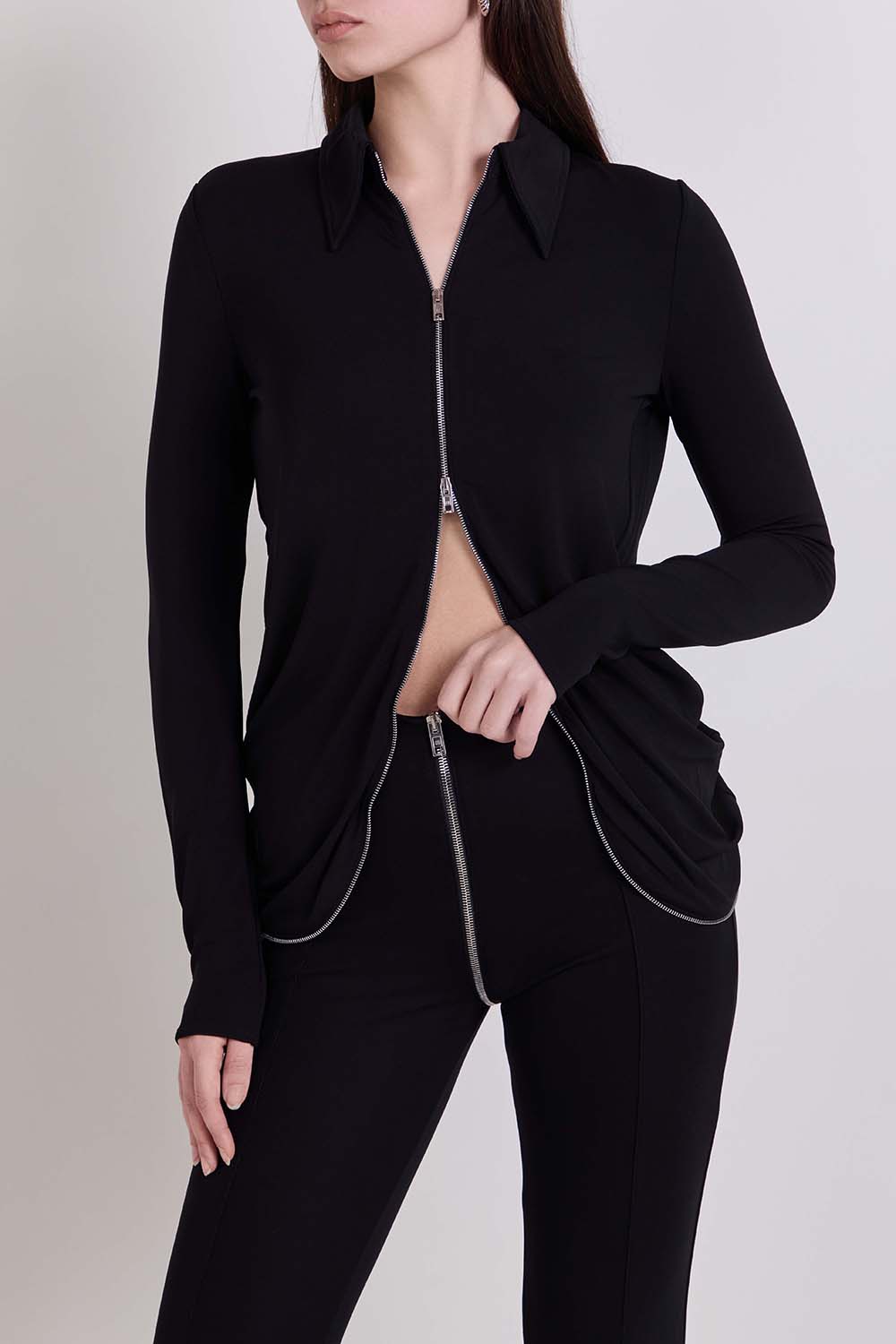 תמונת דוגמן קידמית של חולצת רוכסן