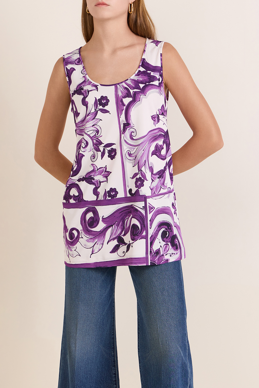 תמונת דוגמן קידמית של גופייה פרחונית