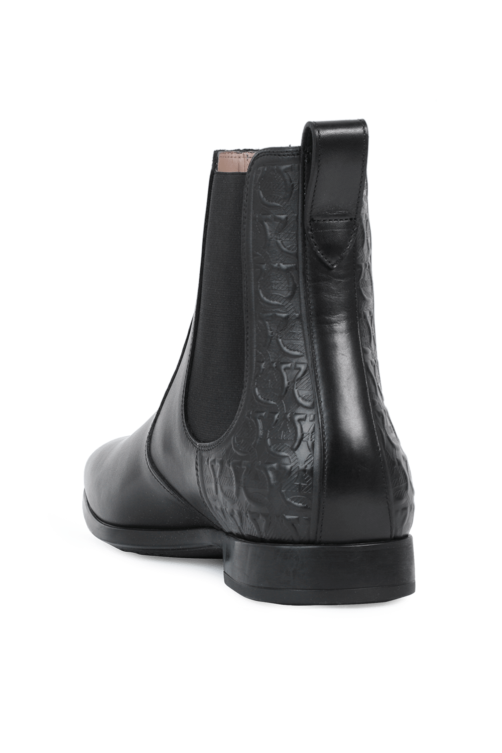 תמונה אחורית של מגפיים מעור