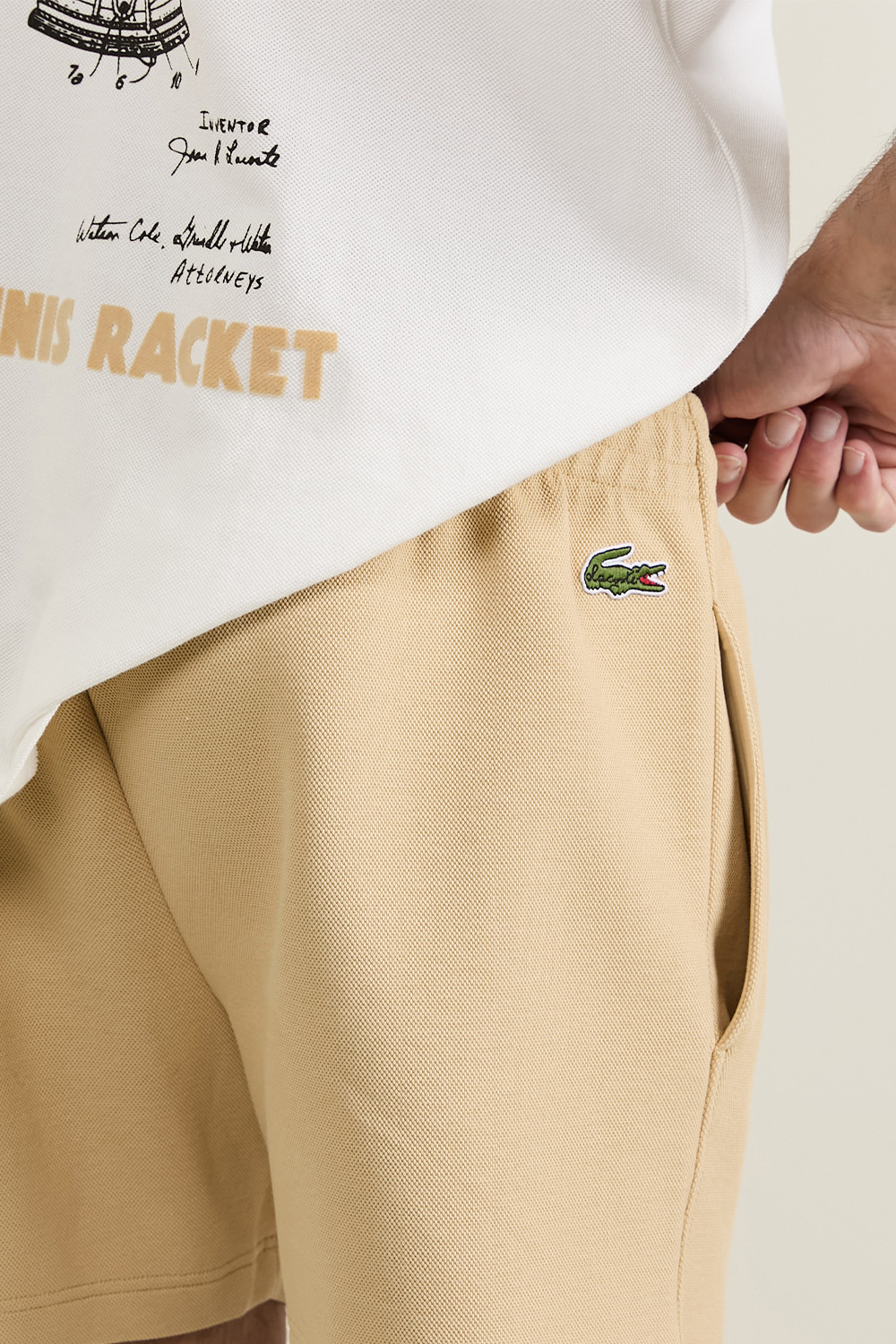 תמונת תקריב דוגמן של מכנסיים קצרים