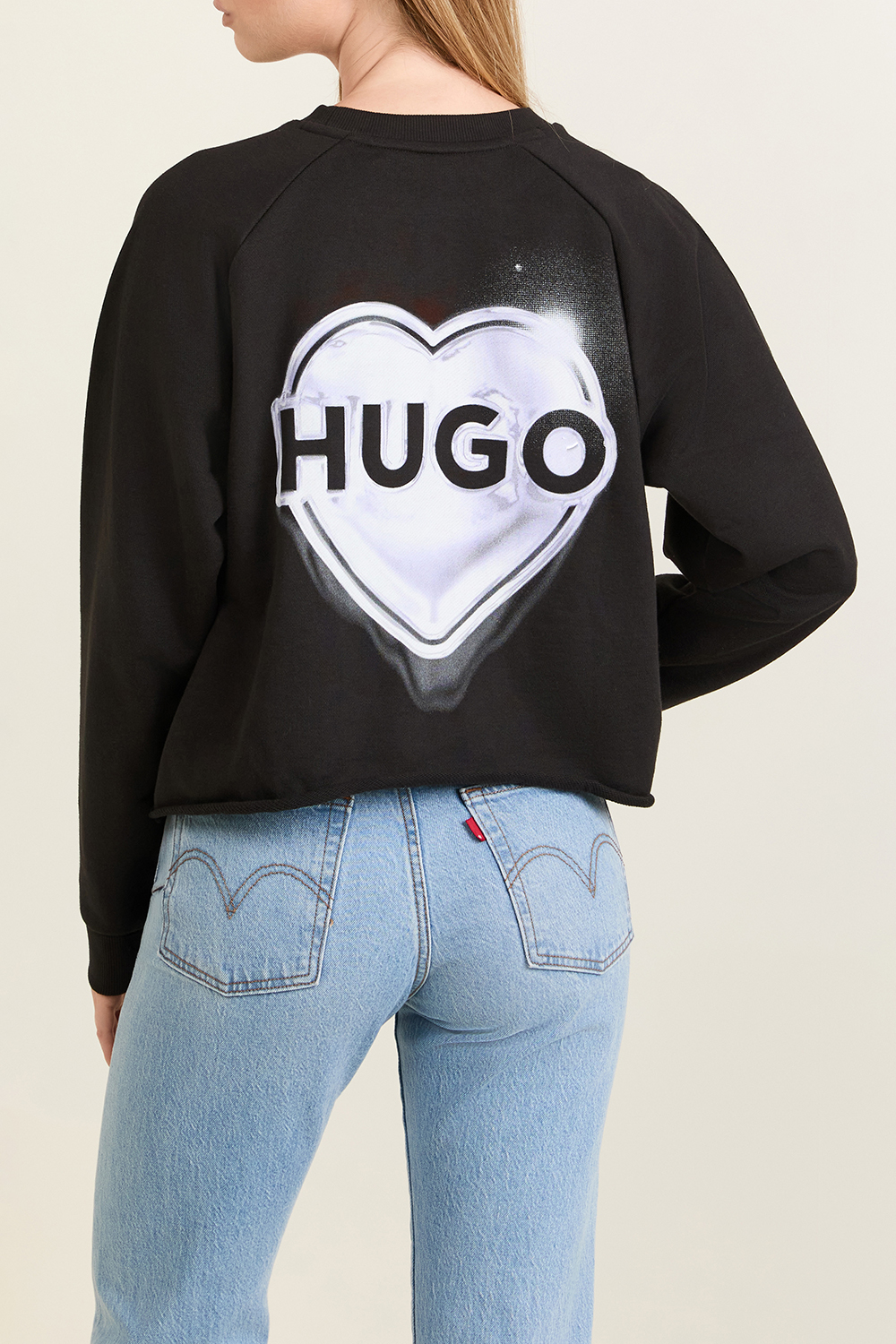 תמונת דוגמן אחורית של סווטשירט לב