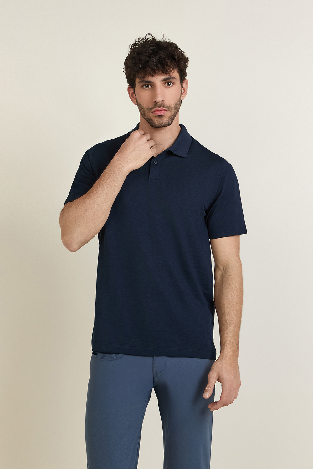 תמונת דוגמן קידמית של Classic-Fit Pique Short-Sleeve Polo Shirt