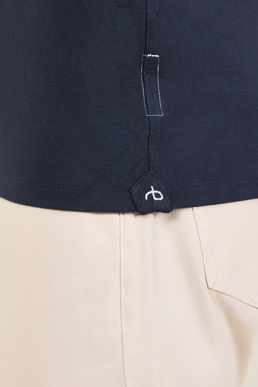 תמונת תקריב דוגמן של חולצת טי