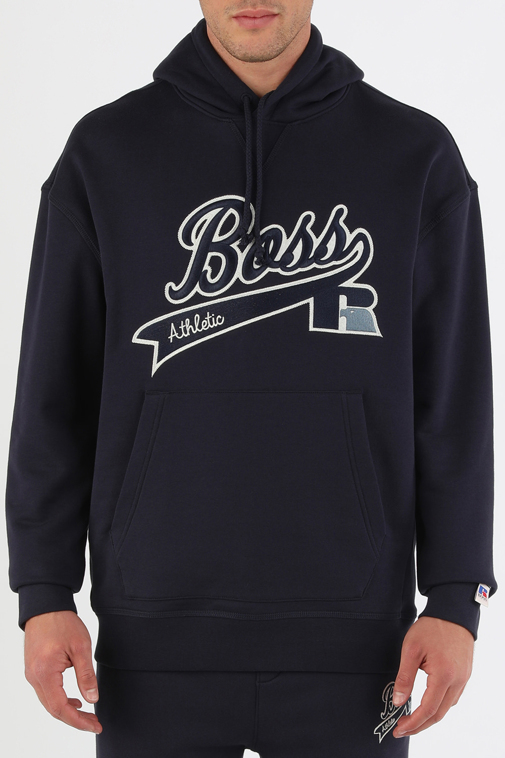 תמונת דוגמן קידמית של בוס X ראסל אתלטיק סווטשירט ממותג עם קפוצ'ון בגוון כחול