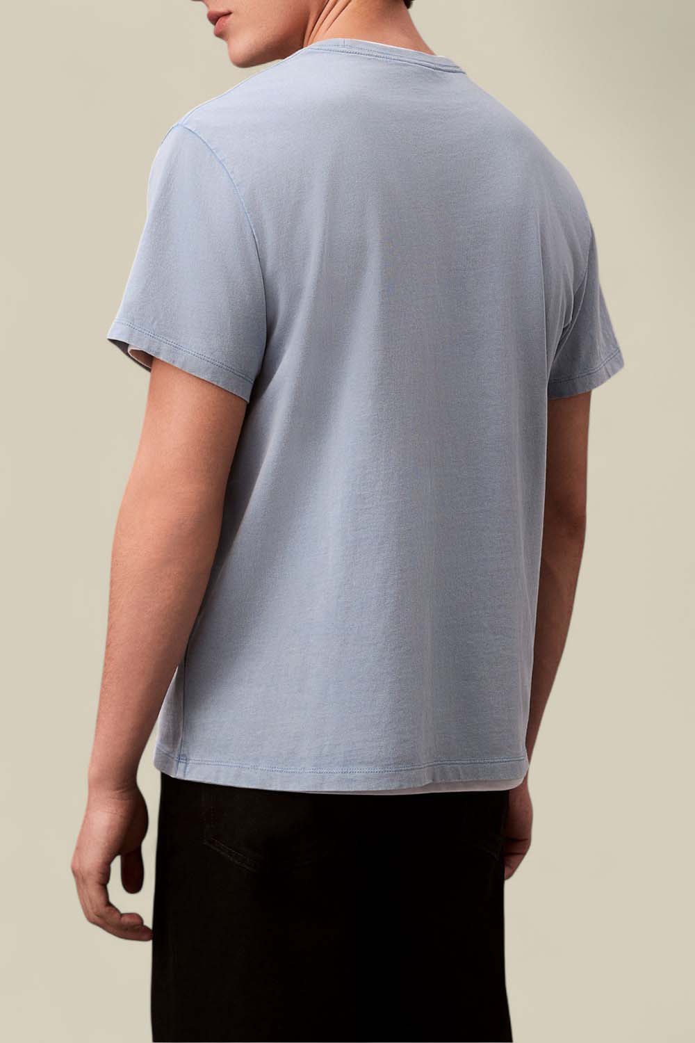 תמונת דוגמן אחורית של חולצת טי