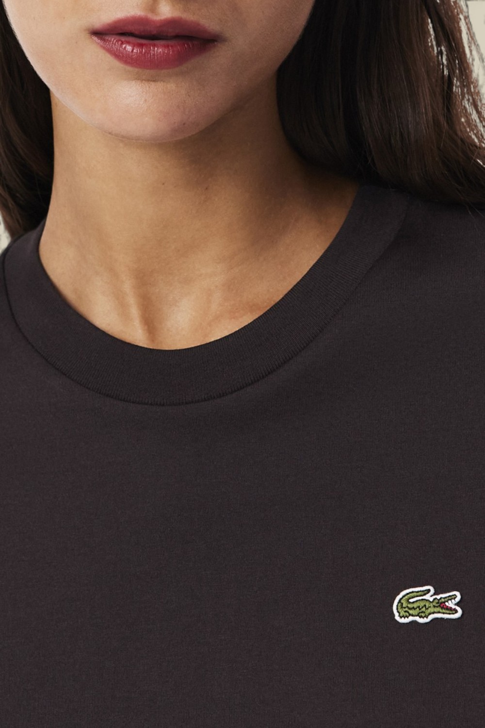 תמונת תקריב דוגמן של חולצת טי