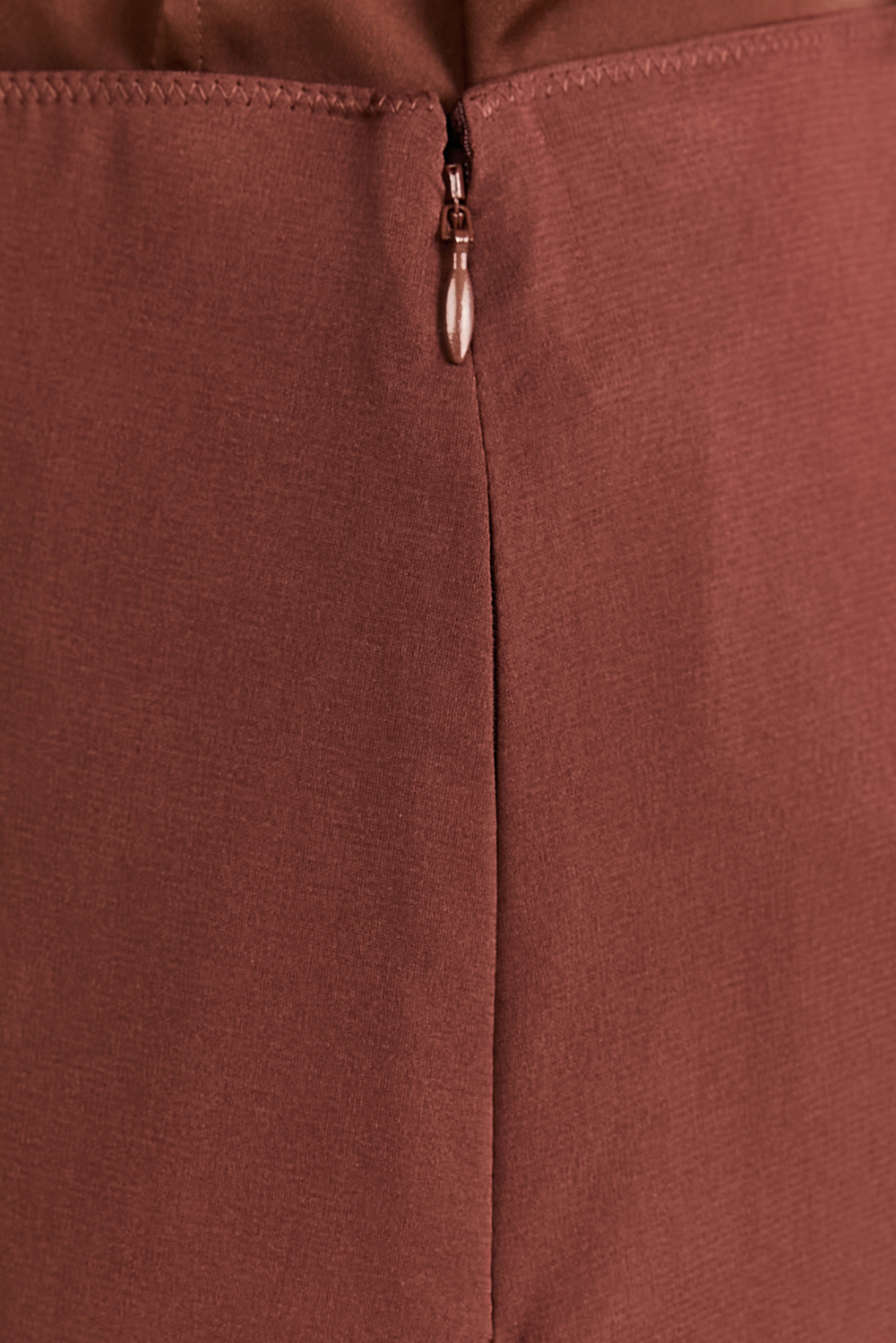 תמונת תקריב דוגמן של חצאית משי