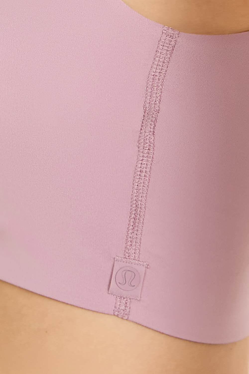 תמונת תקריב דוגמן של Flexible Fit Scoop And Square Bra