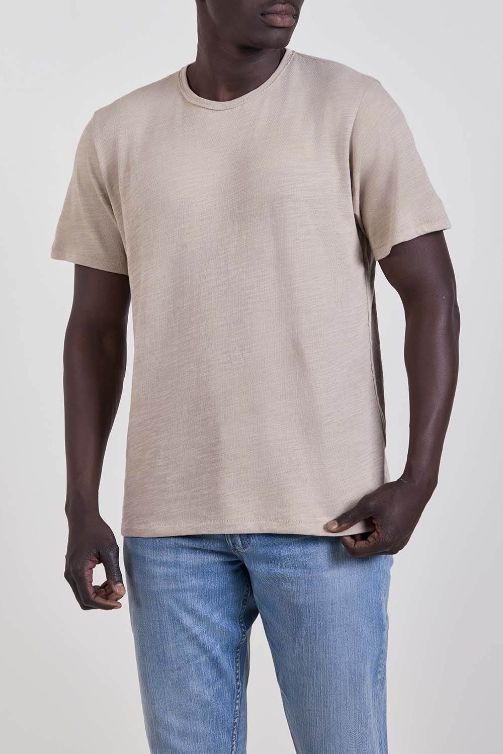 תמונת דוגמן קידמית של חולצת טי