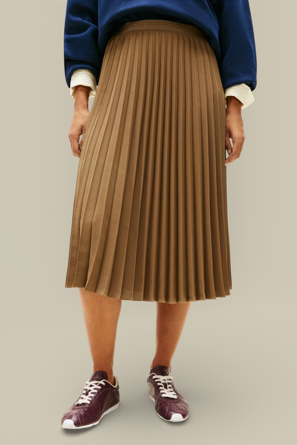 תמונת דוגמן קידמית של חצאית מידי פליסה