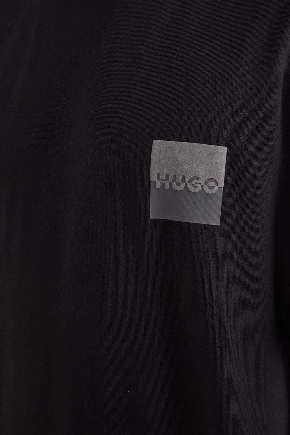 תמונת תקריב דוגמן של חולצת טי