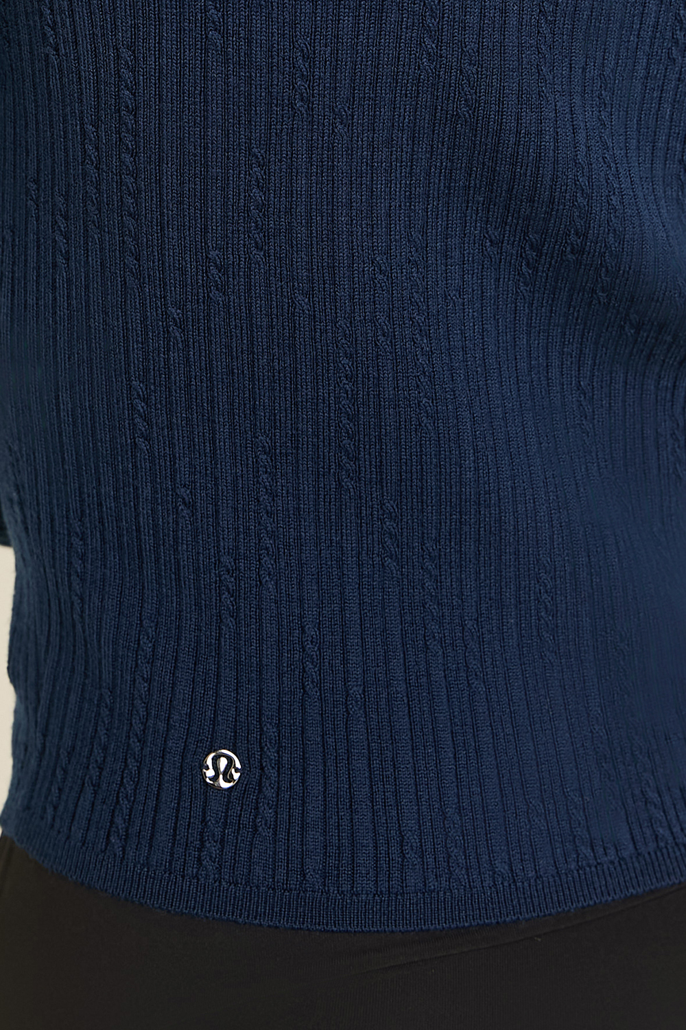 תמונת תקריב דוגמן של Ribbed Merino Wool Collared Sweater‏