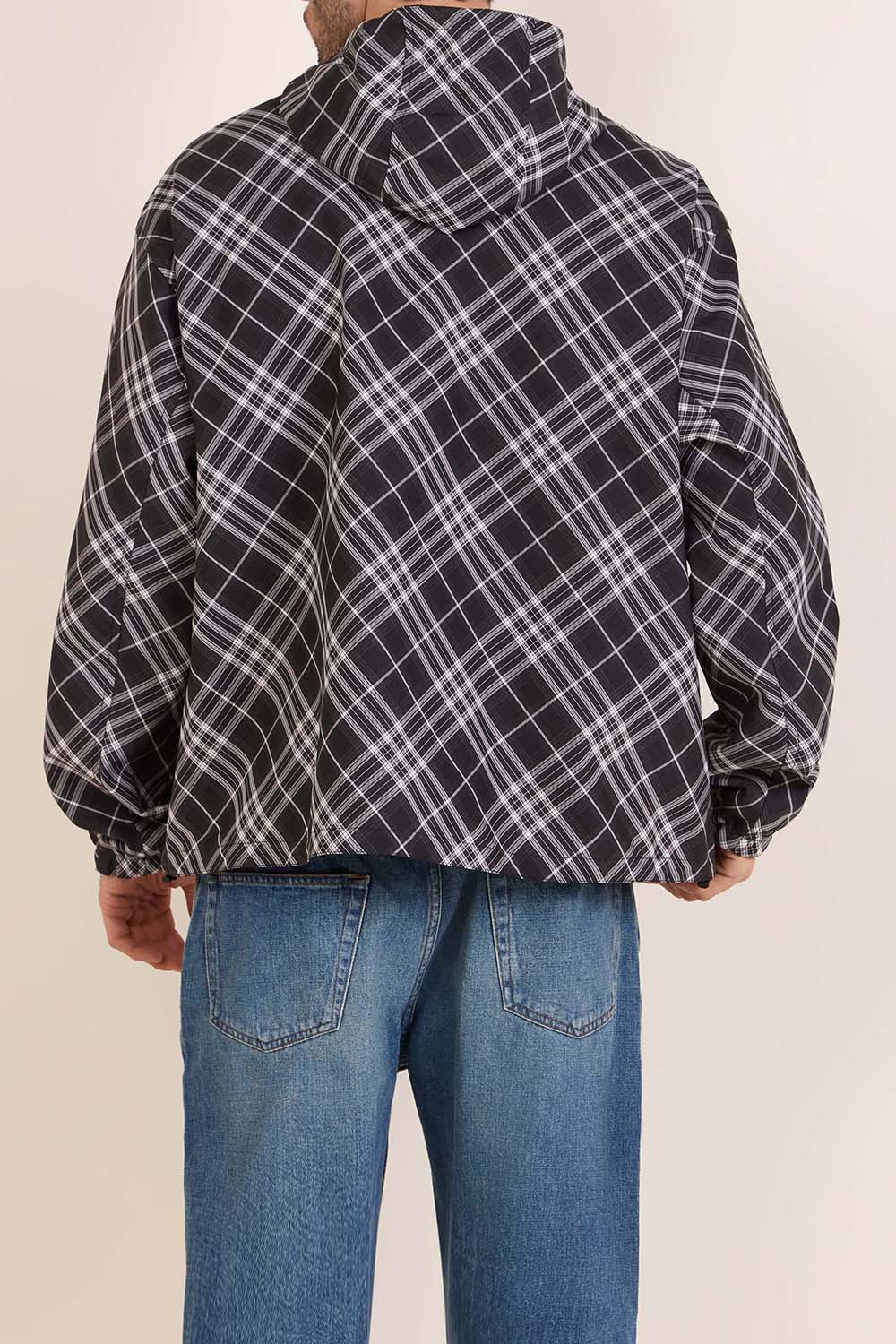 תמונת תקריב דוגמן של ז'קט דו צדדי אוברסייז