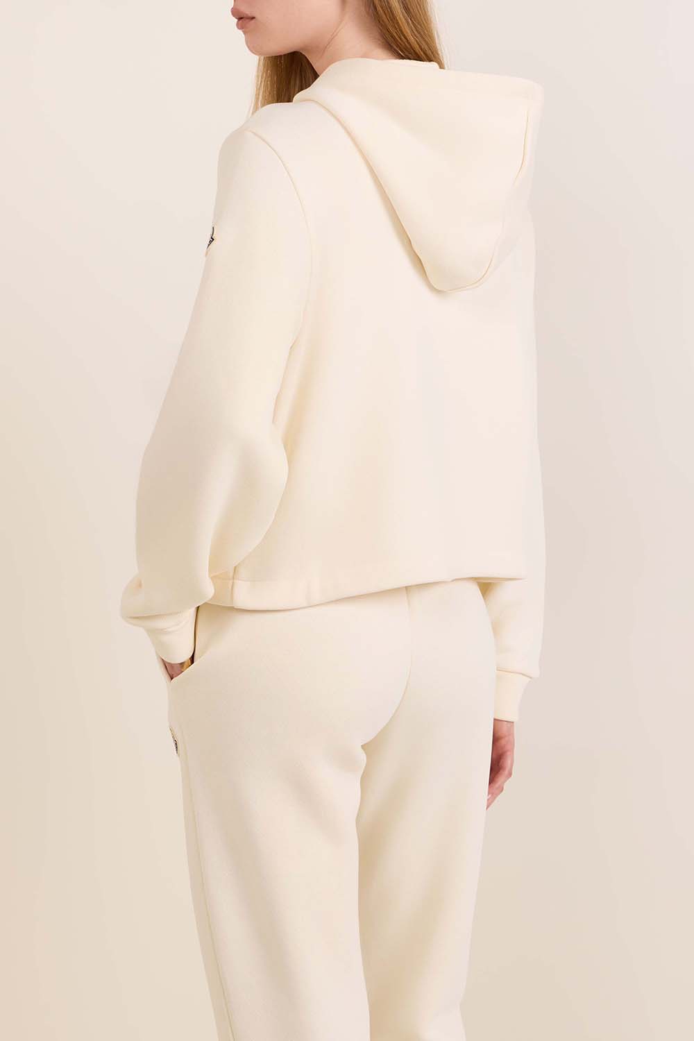 תמונת דוגמן אחורית של קרדיגן קפוצ'ון