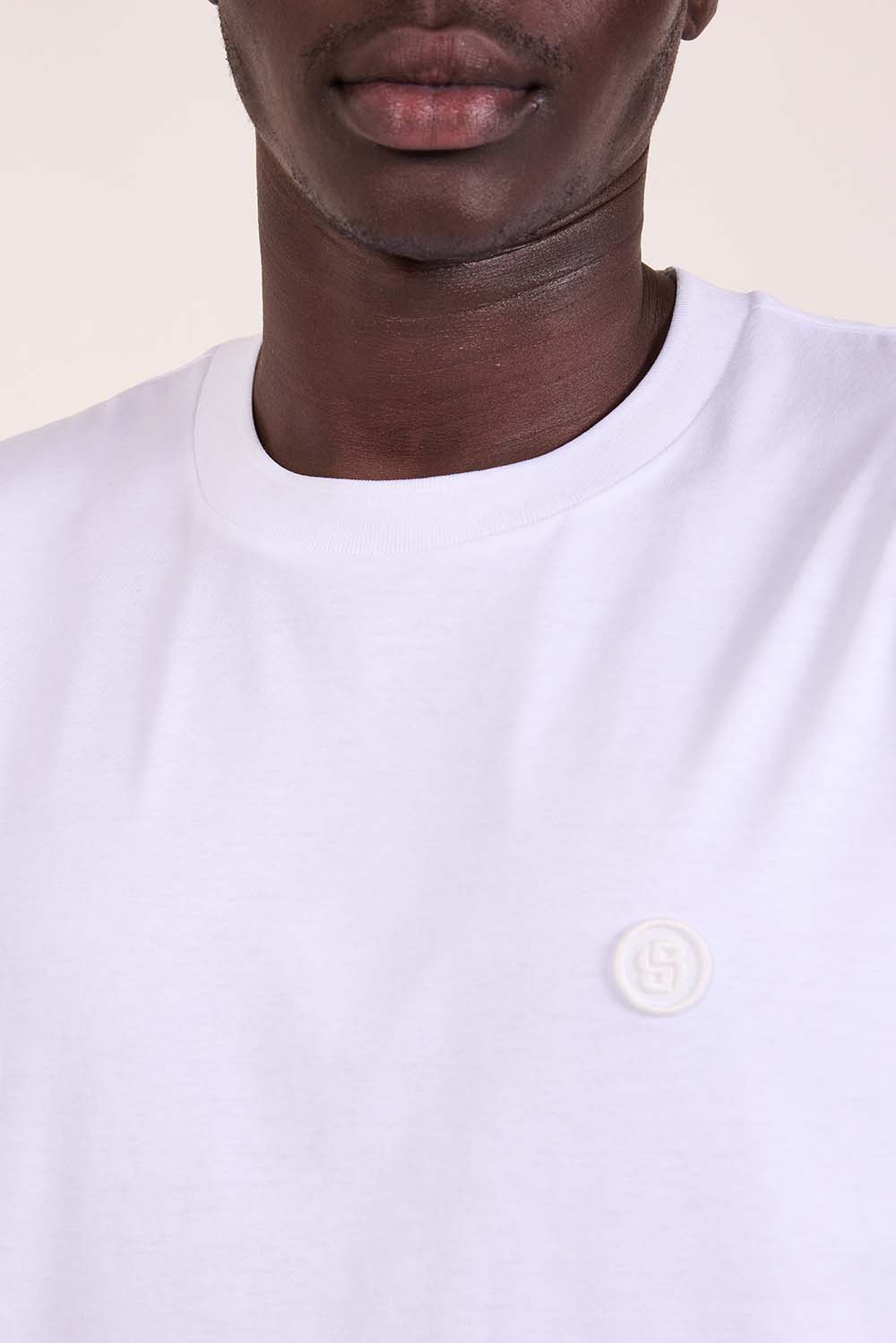 תמונת תקריב דוגמן של חולצת טי