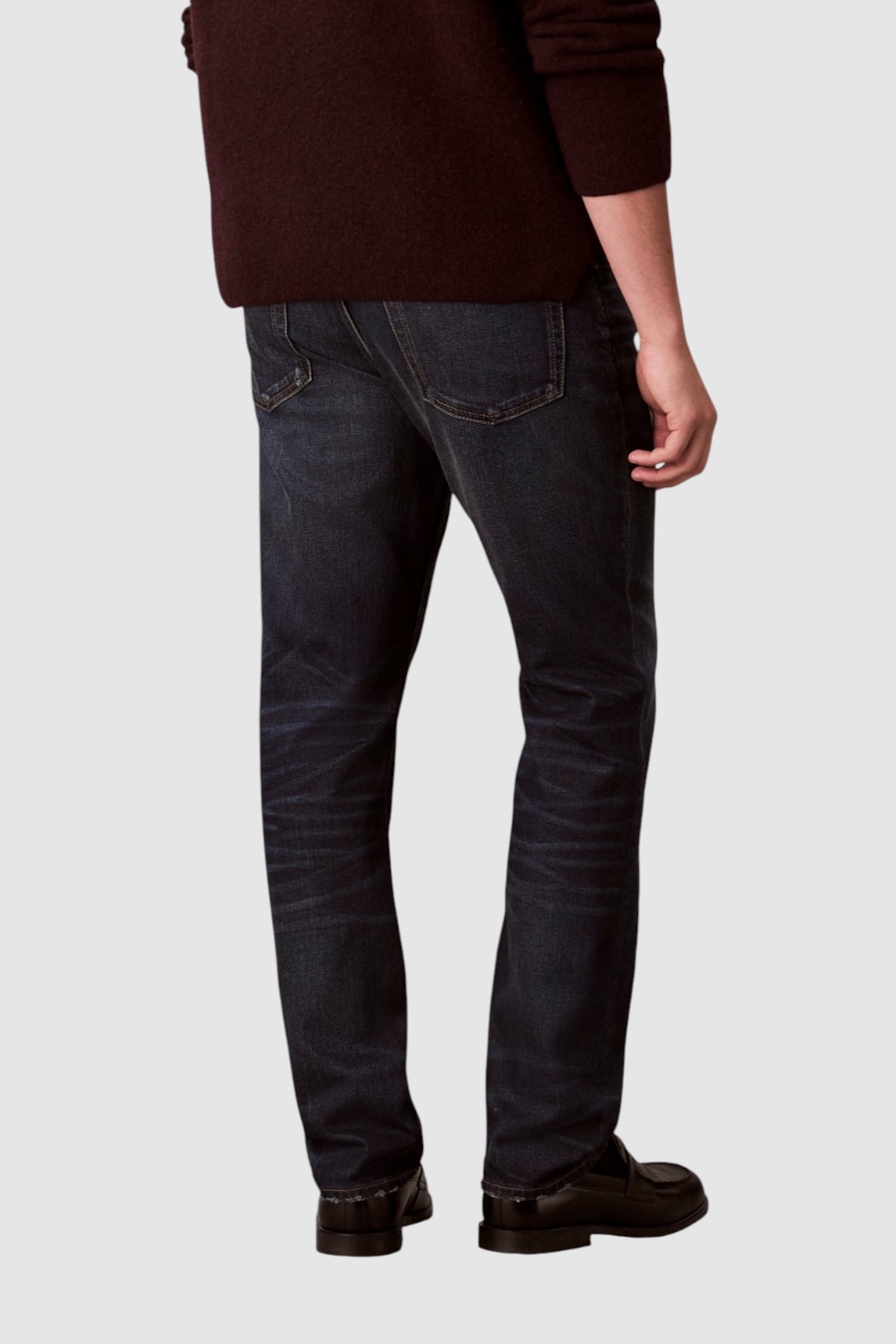 תמונת דוגמן אחורית של מכנסי ג'ינס בגזרת סלים