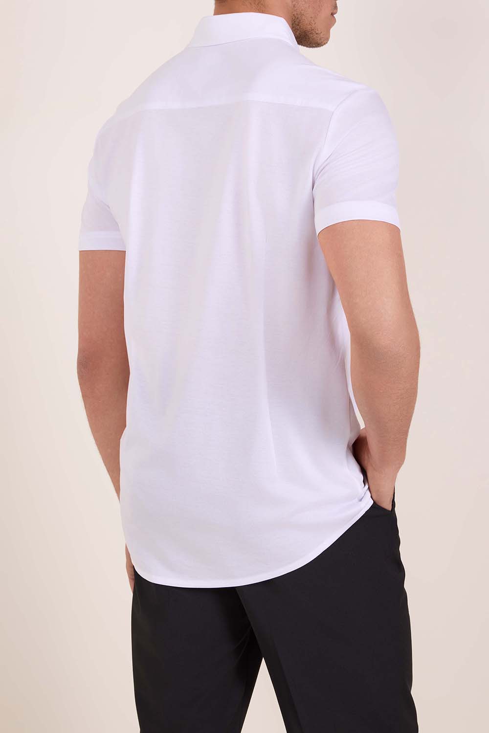 תמונת דוגמן אחורית של חולצת כפתורים