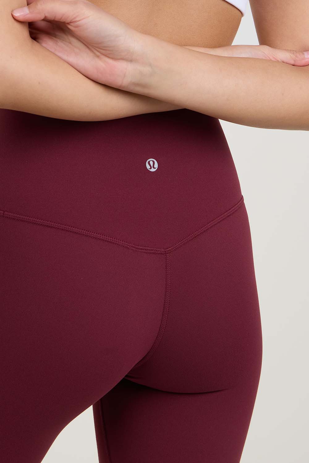 תמונת תקריב דוגמן של LULULEMON ALIGN&trade; NO LINE HR PANT 25