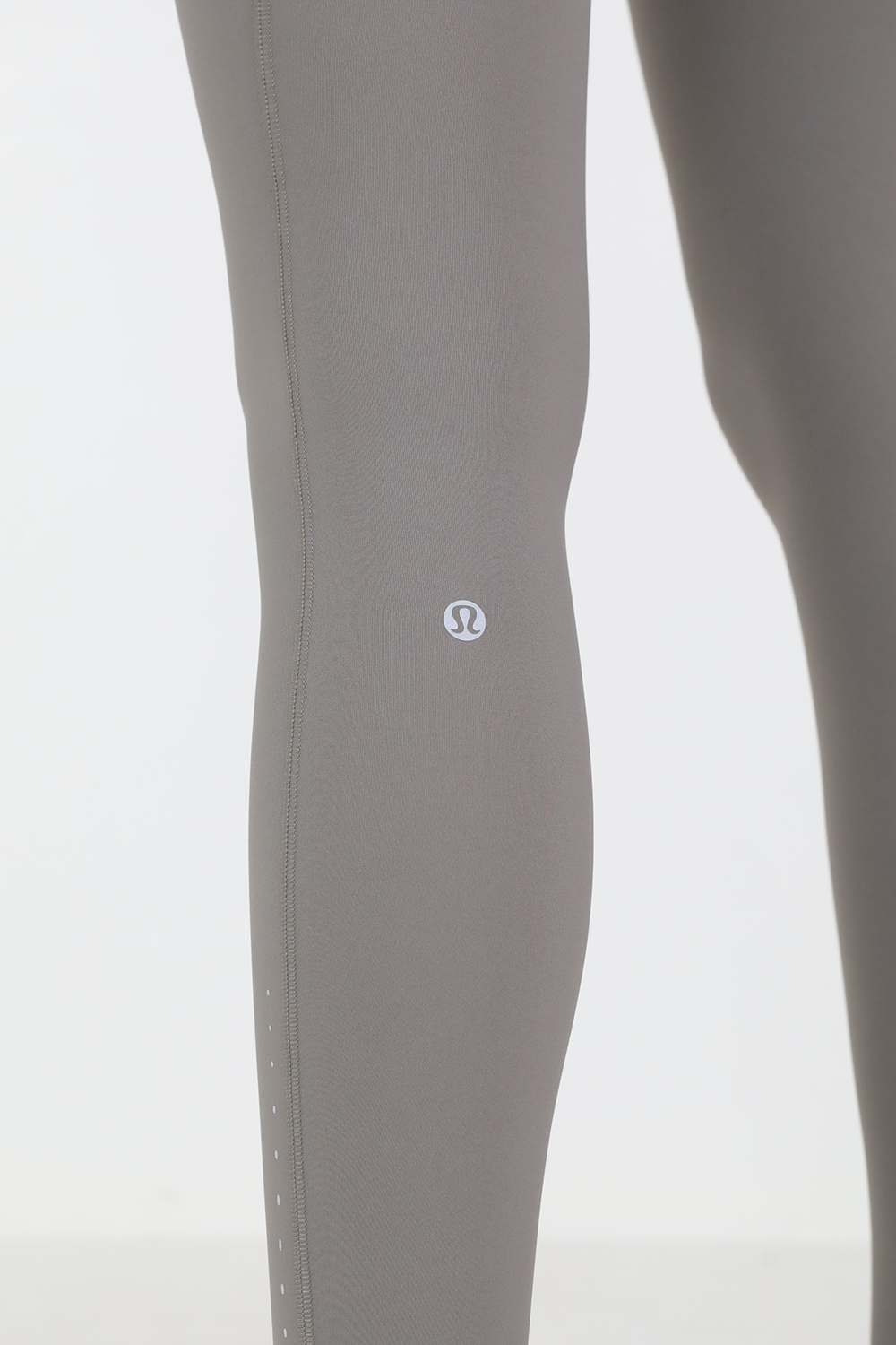 תמונת תקריב דוגמן של Swift Speed High-Rise Tight 28