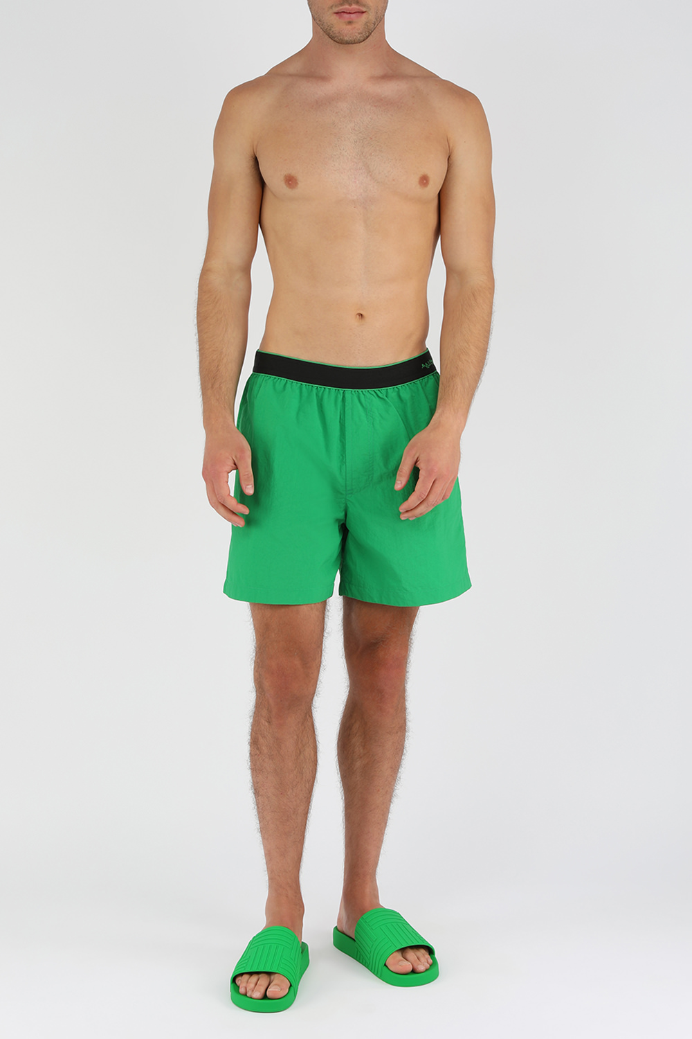 תמונת דוגמן קידמית של כפכפי סליידס ירוקים מעוצבים