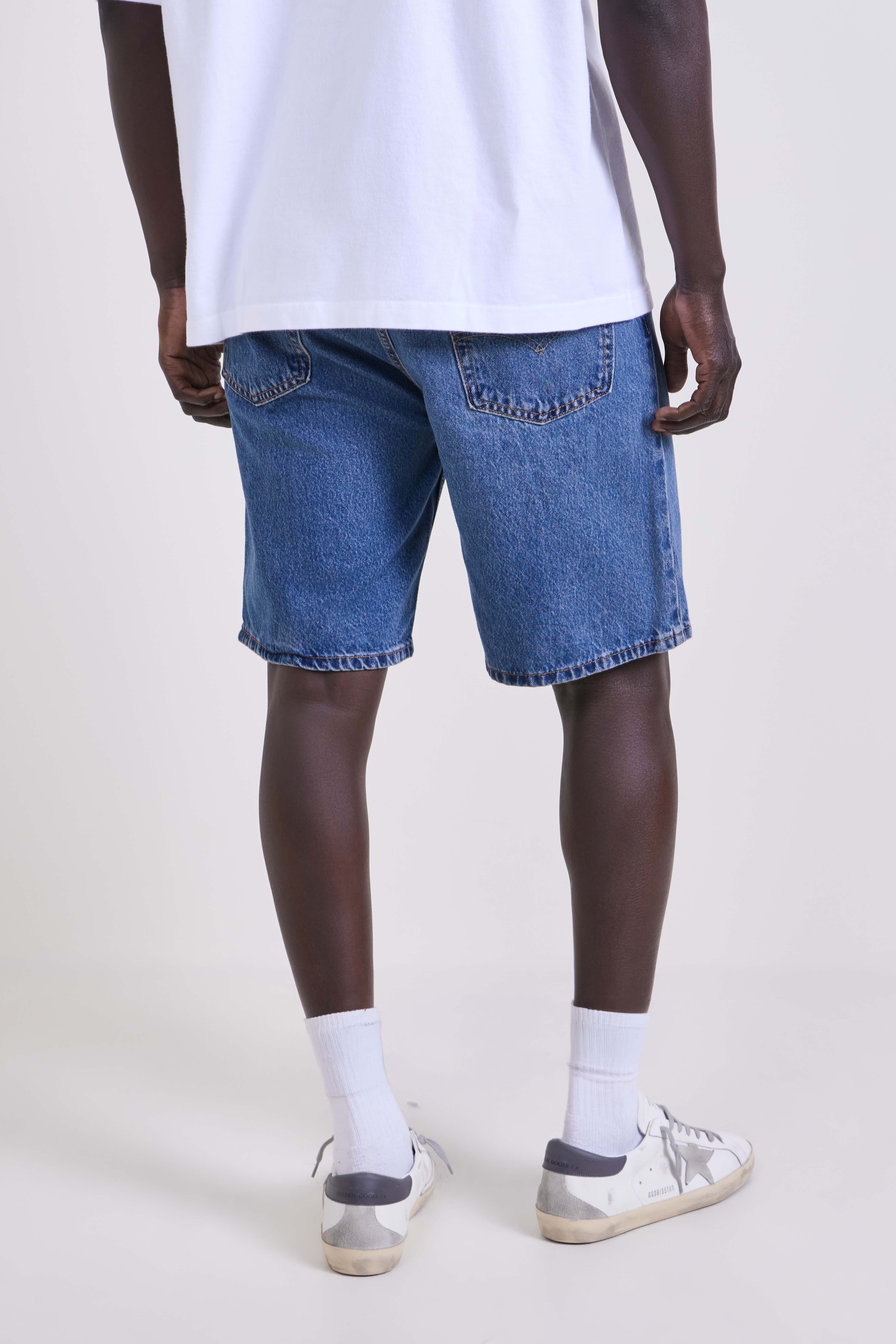 תמונת דוגמן אחורית של מכנסי ג'ינס קצרים 454