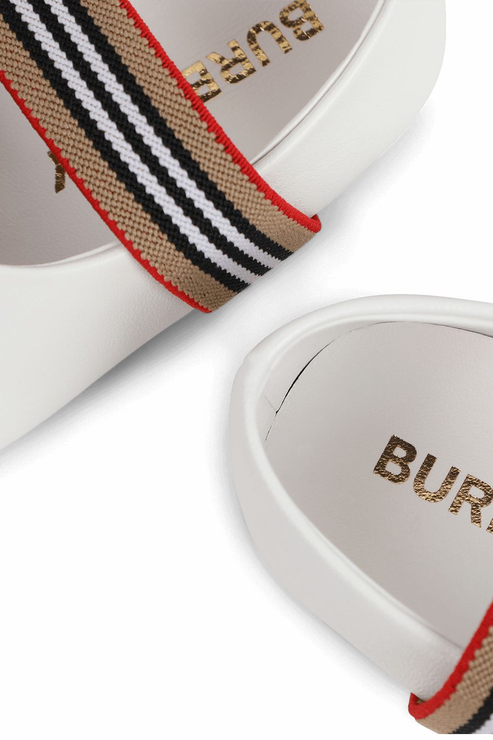 תמונת תקריב של נעלי בובה מעור עם רצועת פסים אלסטית - מידות 15-19