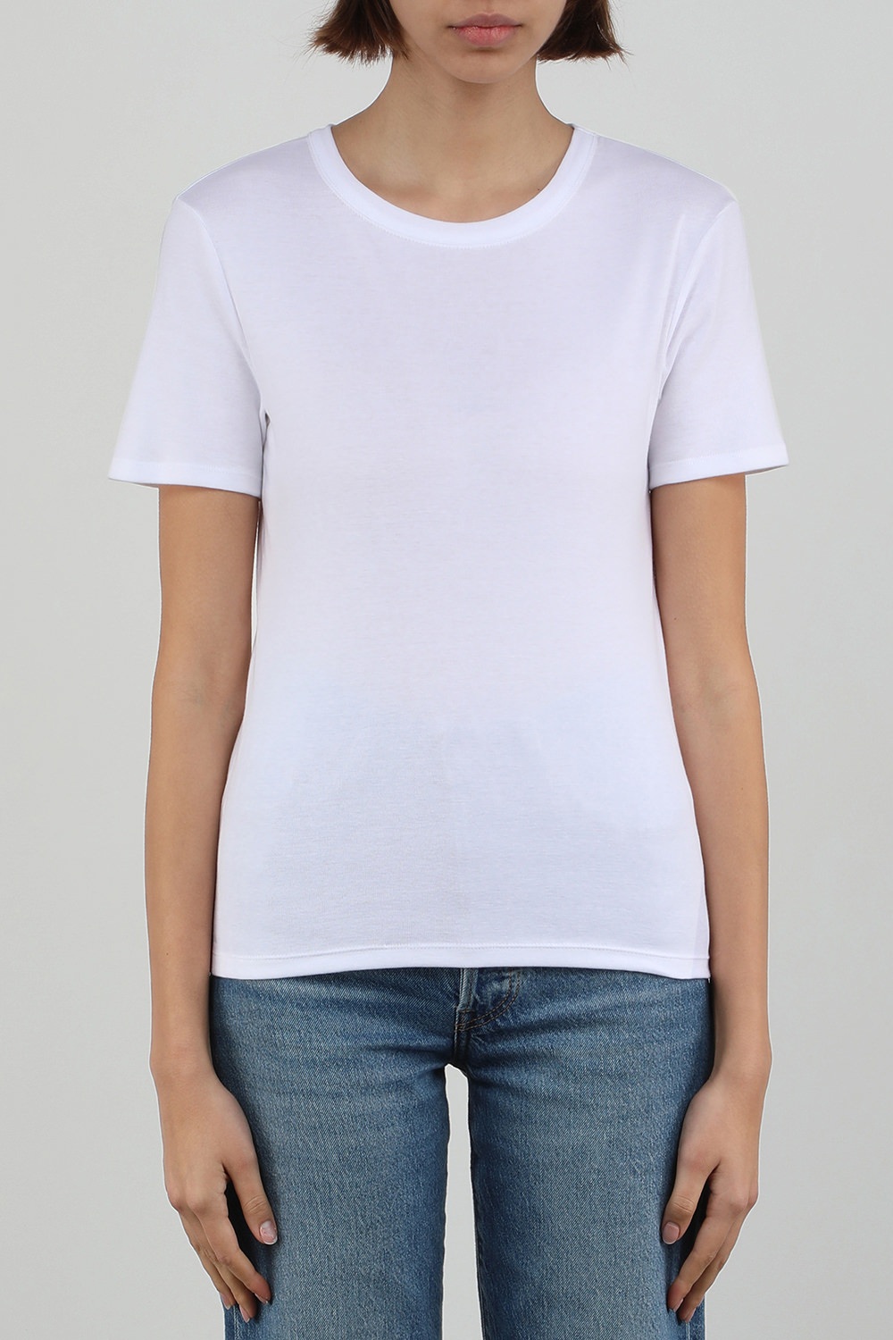 תמונת דוגמן קידמית של חולצת טי לבנה בייסיק