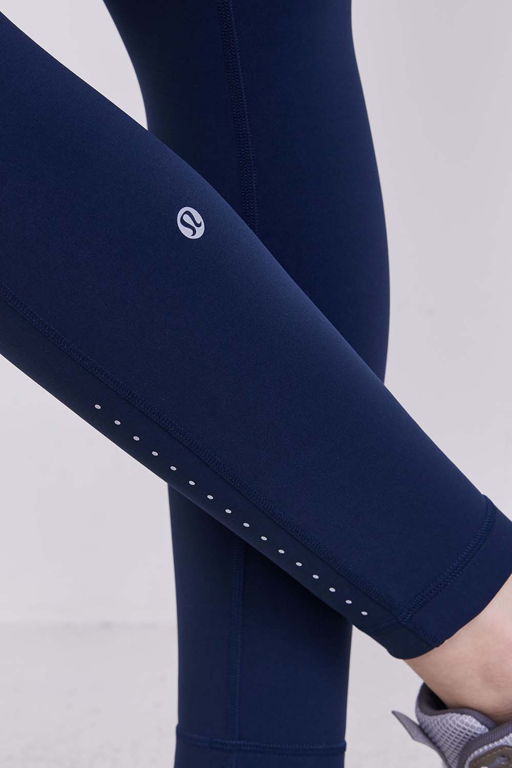 תמונת תקריב דוגמן של Swift Speed High-Rise Tight 25''