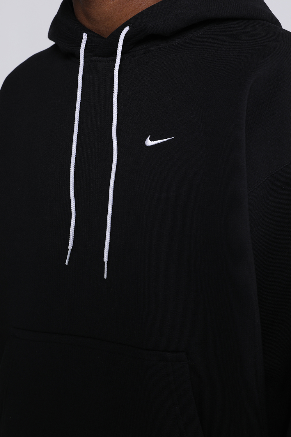 תמונת דוגמן אחורית של סווטשירט קפוצ'ון