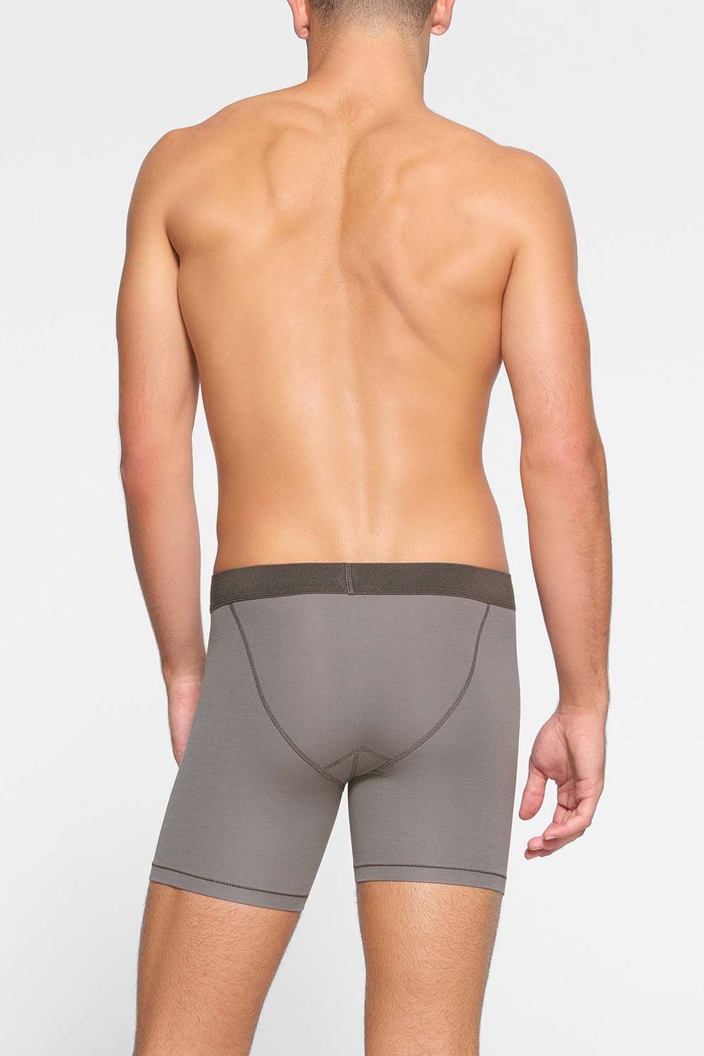 תמונת דוגמן אחורית של 3 PACK BOXER BRIEF 5 INCH