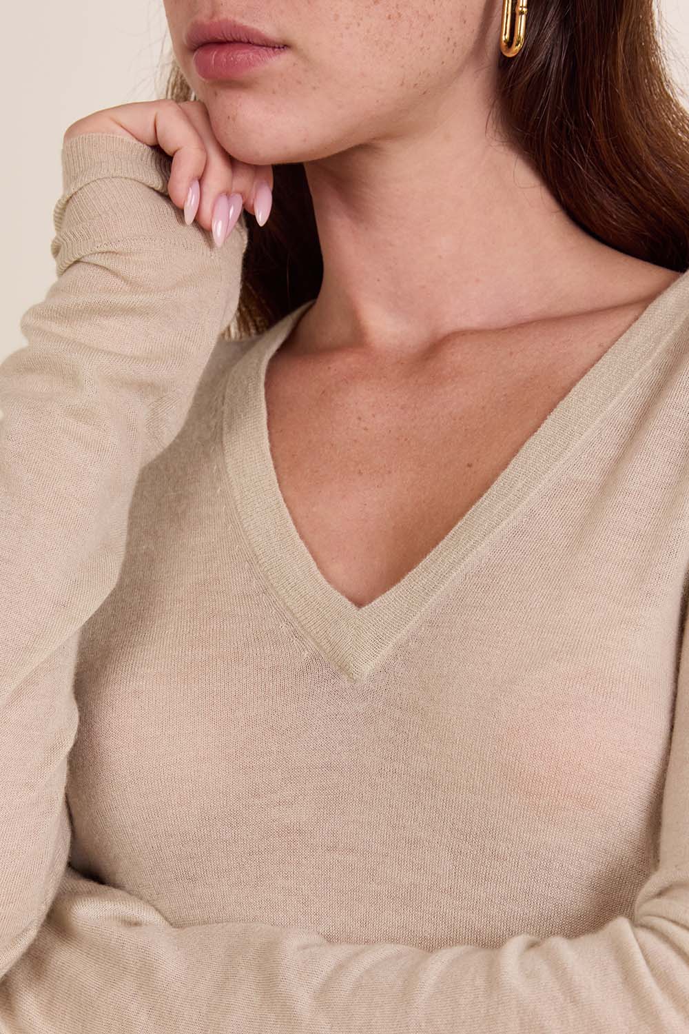 תמונת תקריב דוגמן של חולצת סריג