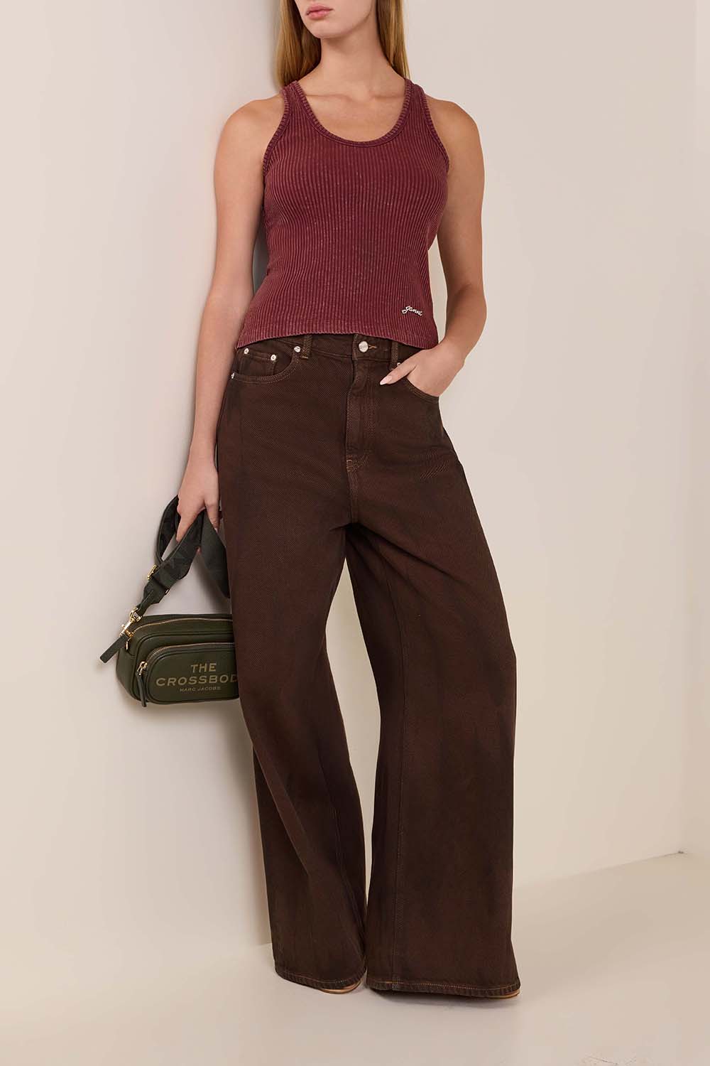 תמונת דוגמן קידמית של תיק קרוסבודי