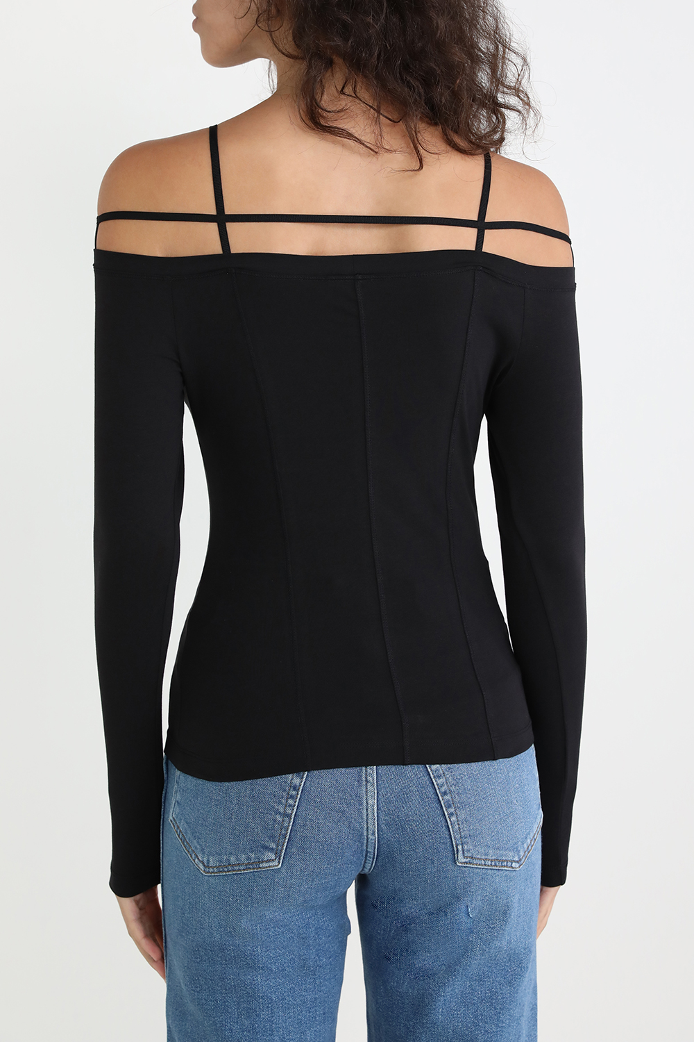 תמונת דוגמן אחורית של חולצת סיירה שחורה