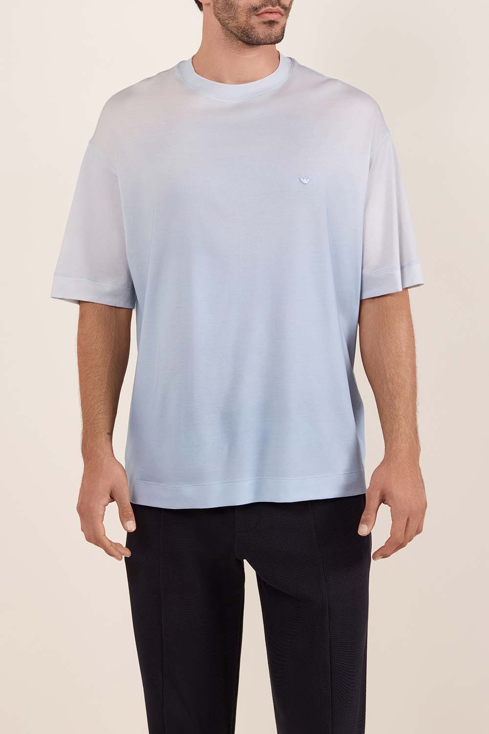 תמונת דוגמן קידמית של חולצת טי