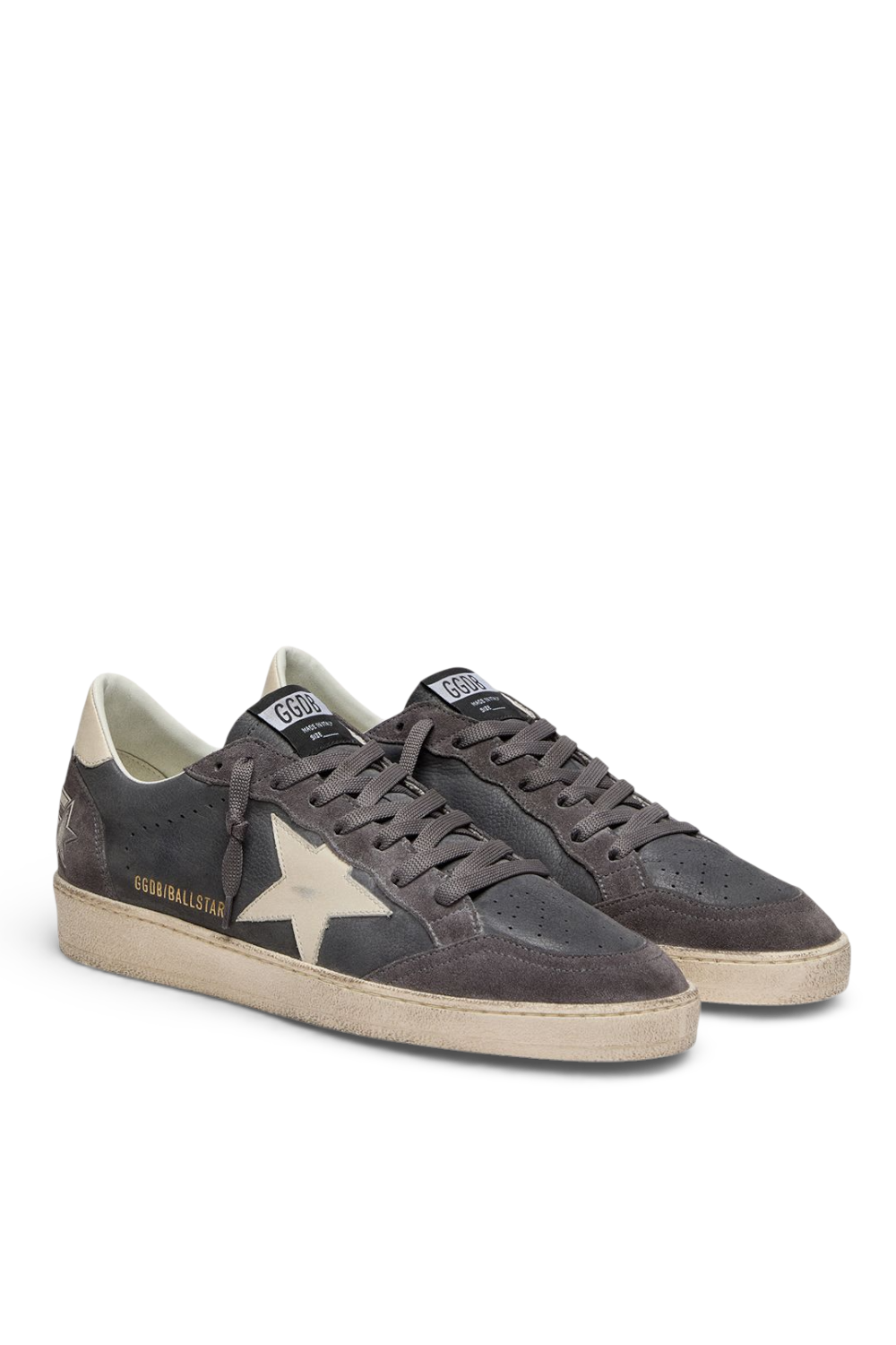 תמונה אחורית של סניקרס