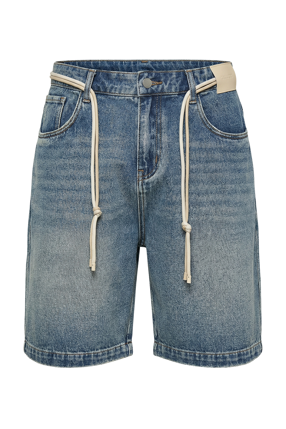 תמונה קידמית של מכנסיים קצרים