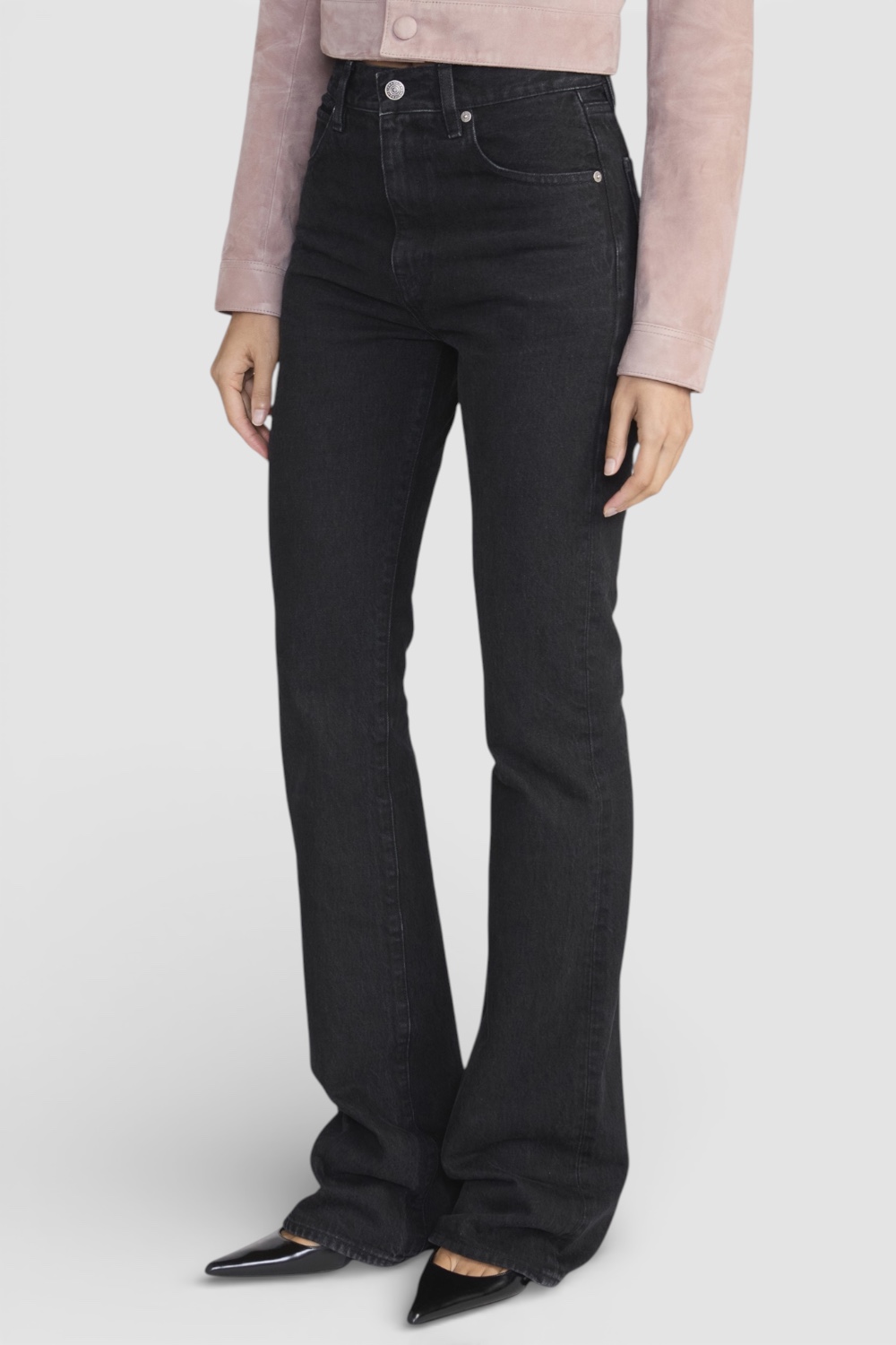 תמונת דוגמן קידמית של מכנסי ג'ינס בגזרה מתרחבת