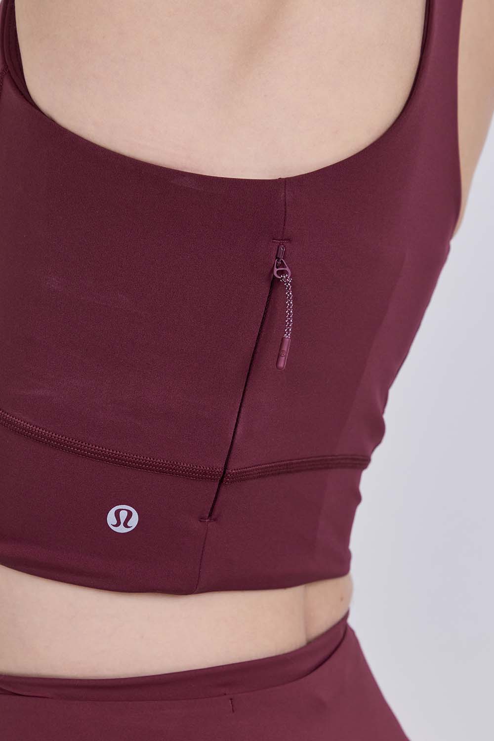 תמונת תקריב דוגמן של Swift Speed Cropped Tank Top