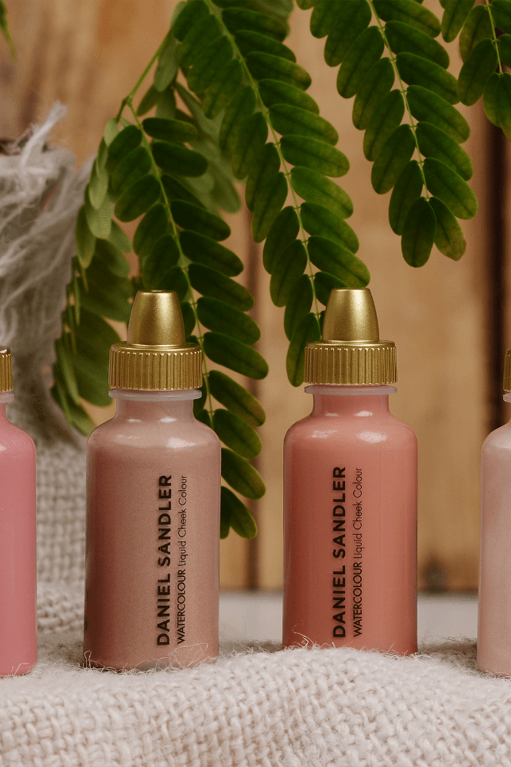 תמונת פנים של Watercolour Liquid Bronzer-Hot Totty