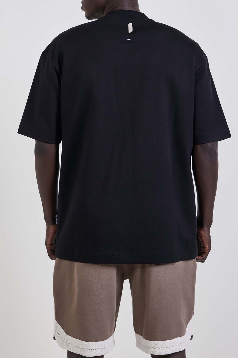 תמונת דוגמן אחורית של חולצת טי