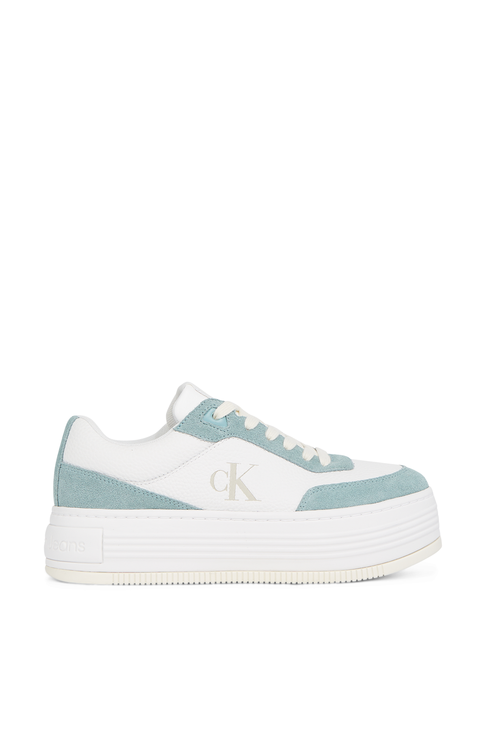 תמונה קידמית של נעלי סניקרס פלטפורמה