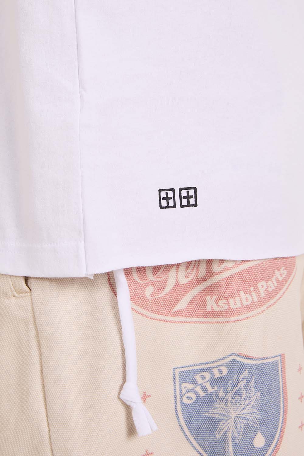 תמונת דוגמן אחורית של חולצת טי ביגי