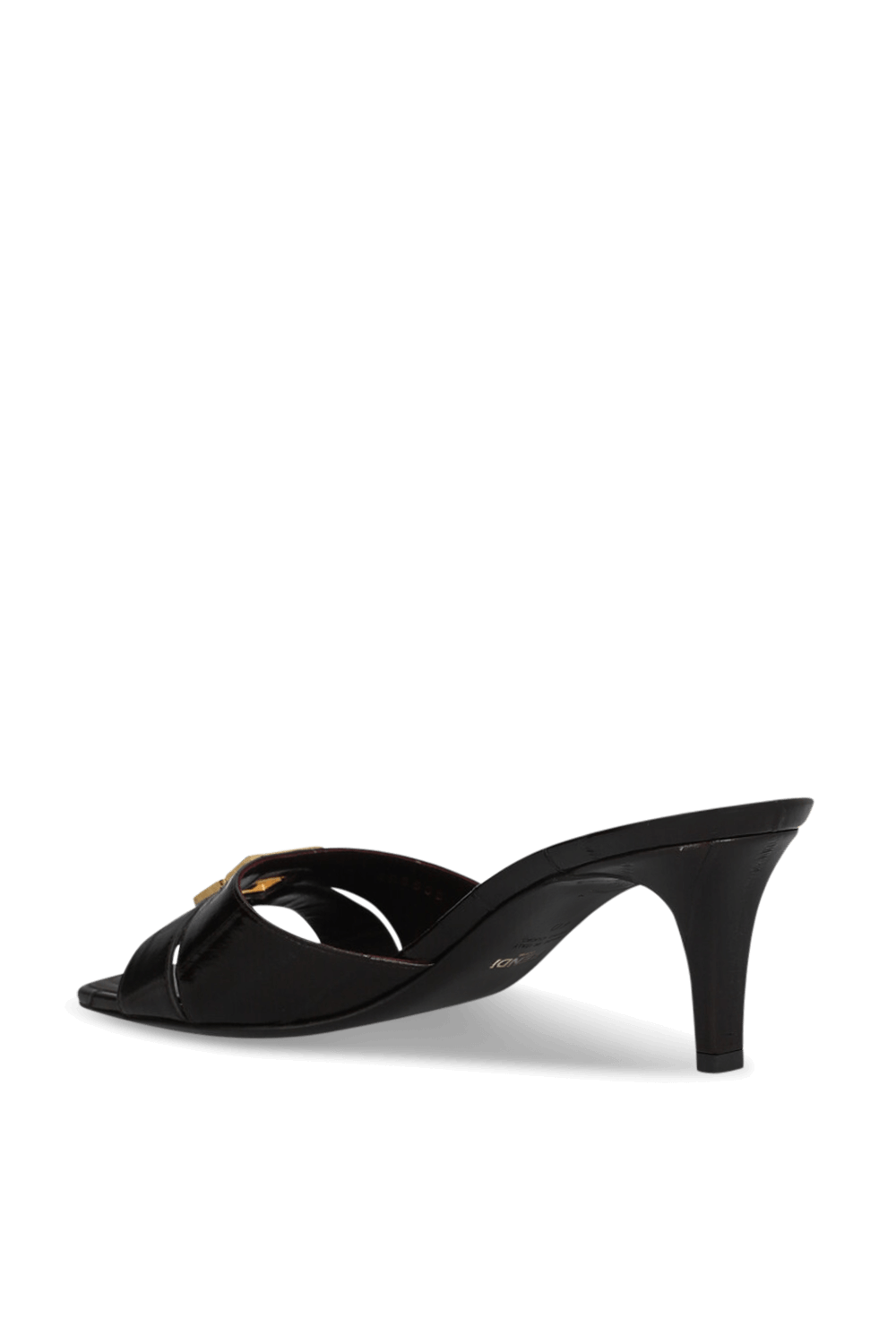 תמונה אחורית של סנדלי עקב