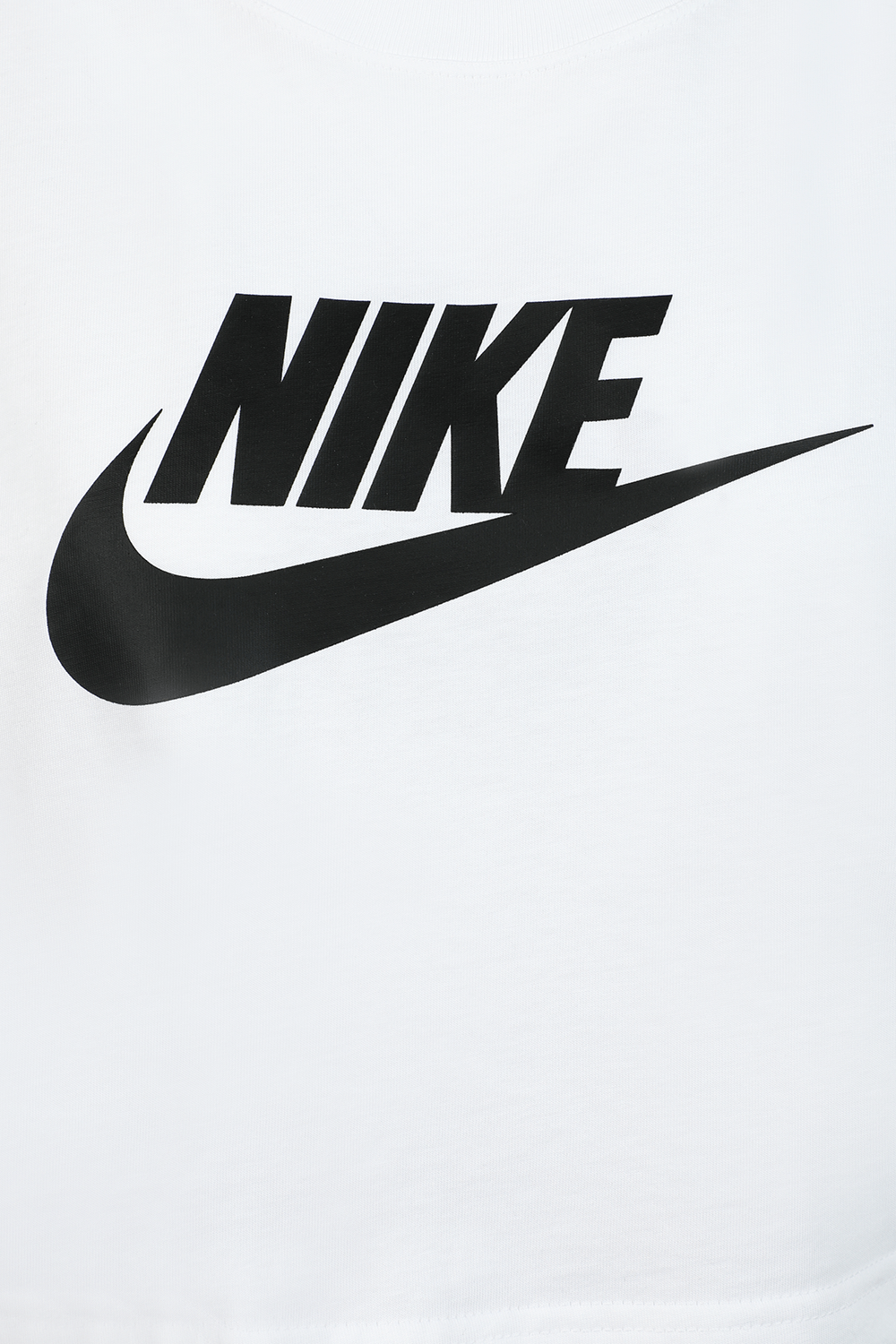 תמונה אחורית של חולצת קרופ לבנה עם לוגו