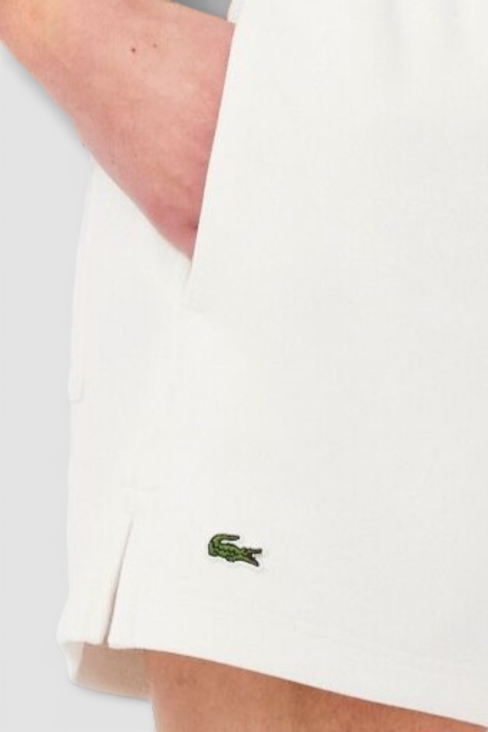 תמונת תקריב דוגמן של מכנסי ג'וגר קצרים