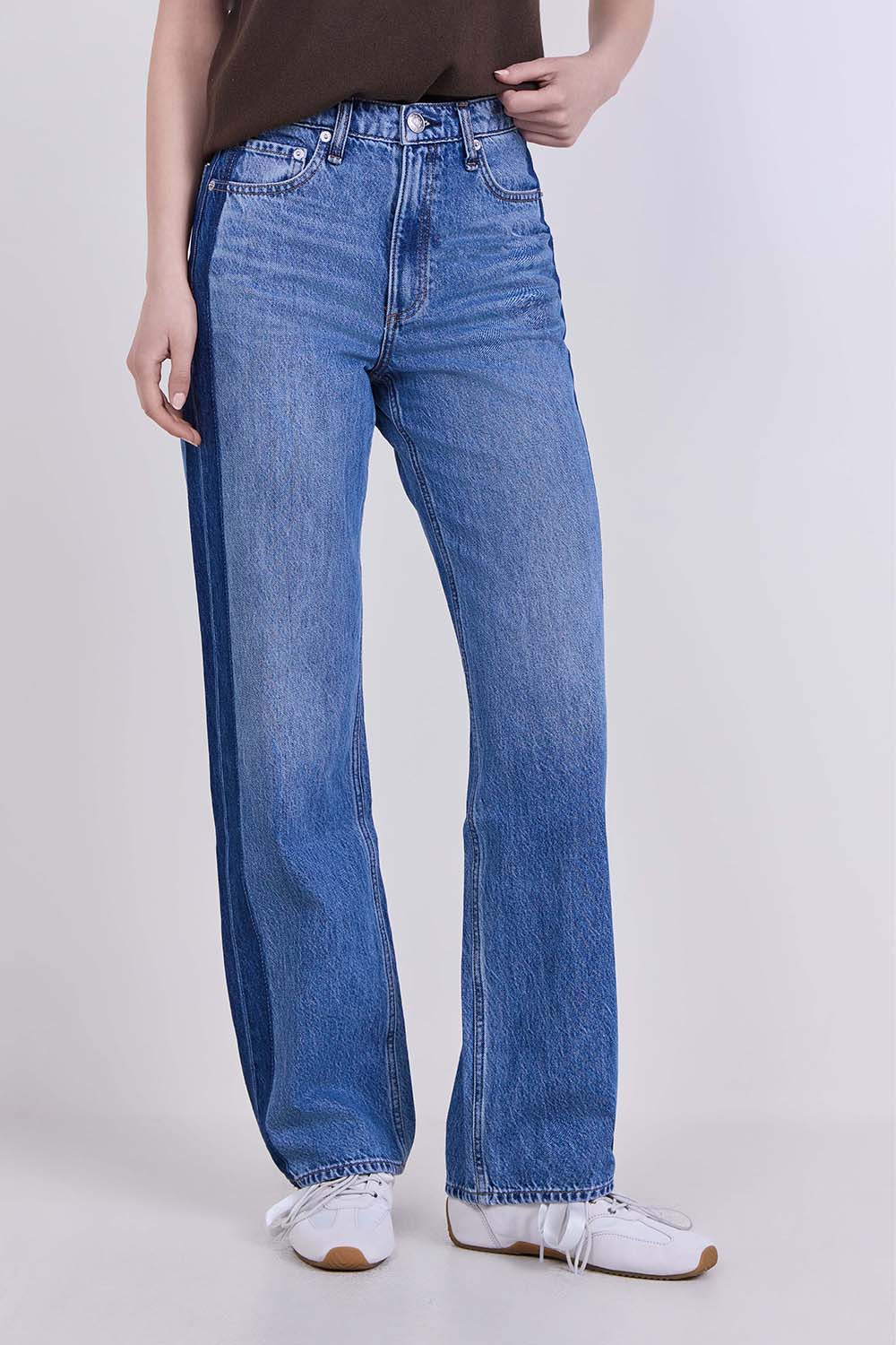 תמונת דוגמן קידמית של מכנסי ג'ינס בגזרה ישרה