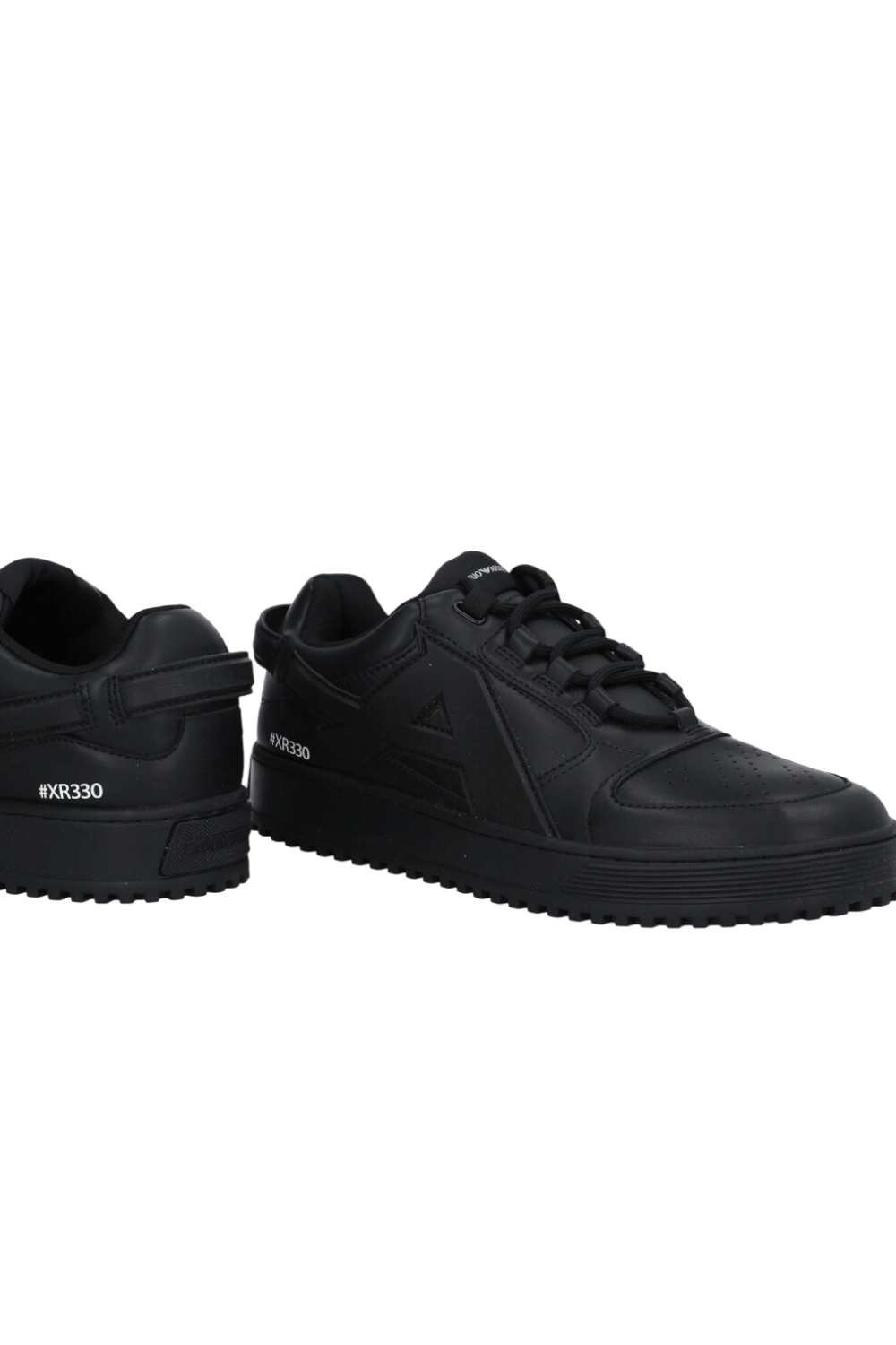 תמונת תקריב של נעלי סניקרס